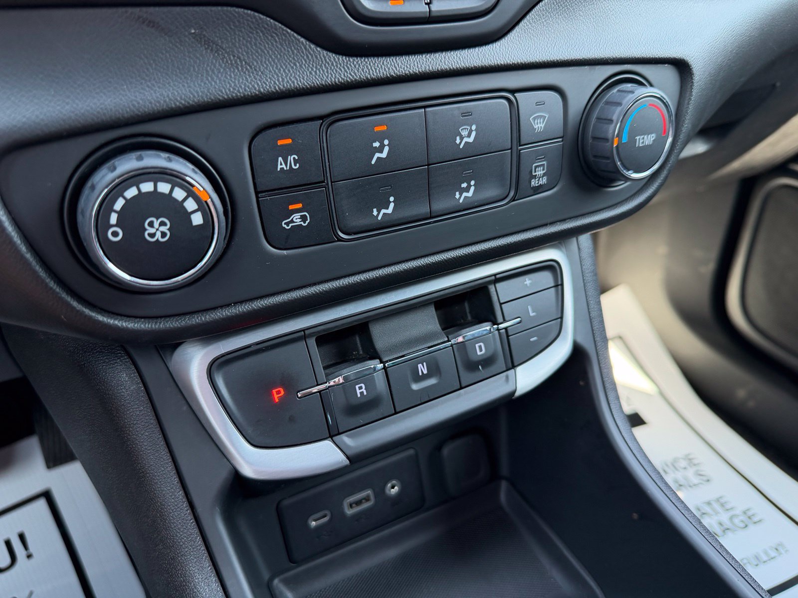 Used 2022 GMC Terrain SLE FWD image 21