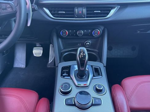 Used 2024 Alfa Romeo Stelvio Veloce image 42