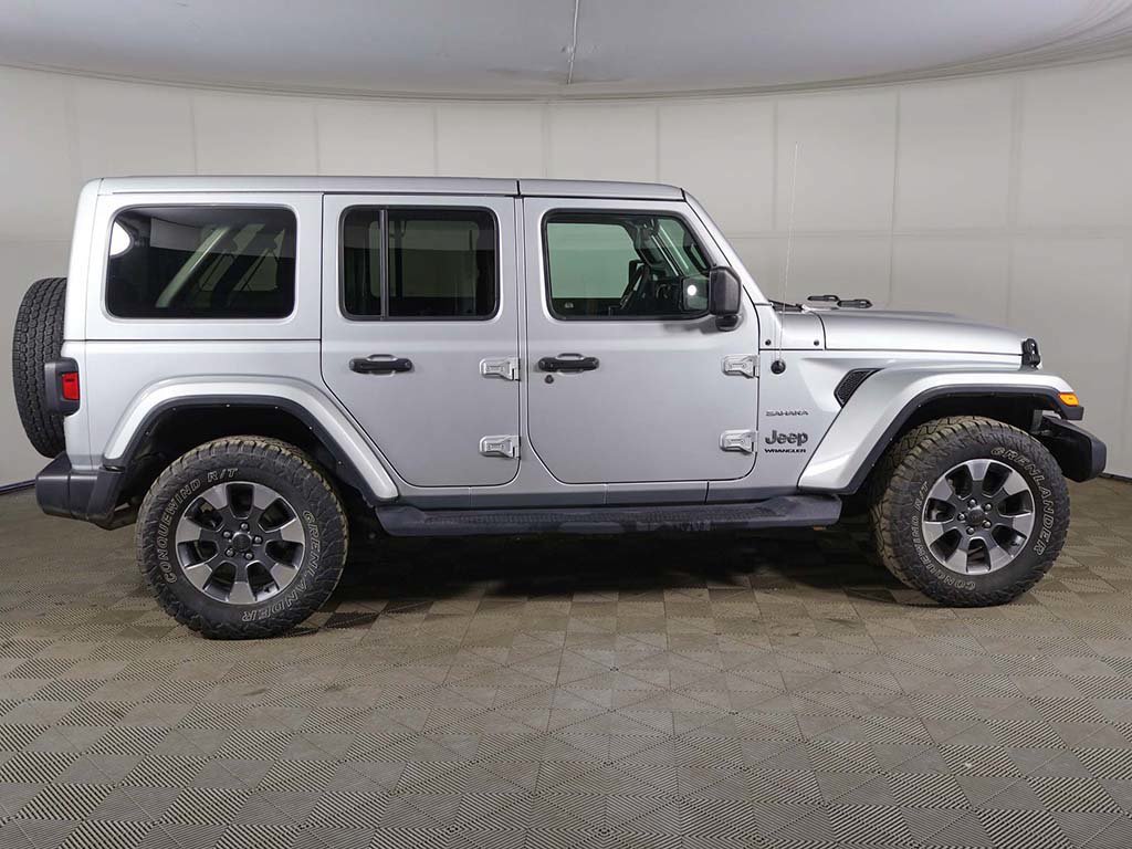 Used 2023 Jeep Wrangler Unlimited Sahara w/ Cold Weather Group AWD/4WD image 12