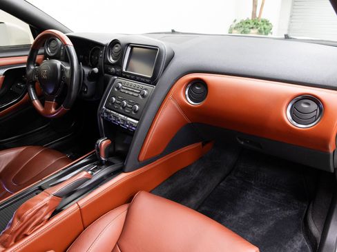 Used 2016 Nissan GT-R Premium AWD/4WD image 13