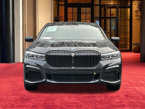 Used 2022 BMW 740i w/ M Sport Package image 7