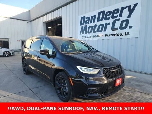 New 2026 Chrysler Pacifica Limited w/ S Appearance Package image 1