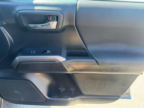 Used 2019 Toyota Tacoma TRD Sport AWD/4WD image 29