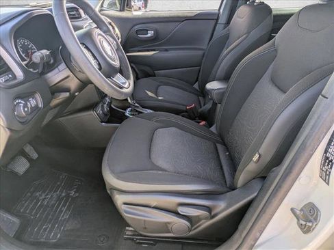 Used 2023 Jeep Renegade Latitude image 14