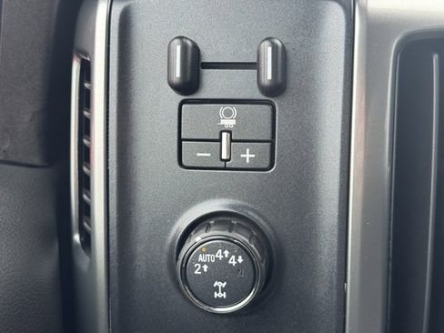 Used 2018 Chevrolet Silverado 1500 LT w/ All Star Edition image 27