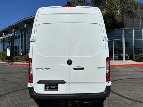 Used 2025 Mercedes-Benz Sprinter 2500 image 4
