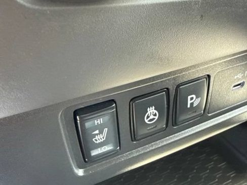 Used 2025 Nissan Frontier SV w/ SV Convenience Package RWD image 20