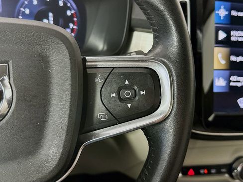 Used 2021 Volvo XC40 T4 Momentum FWD image 26
