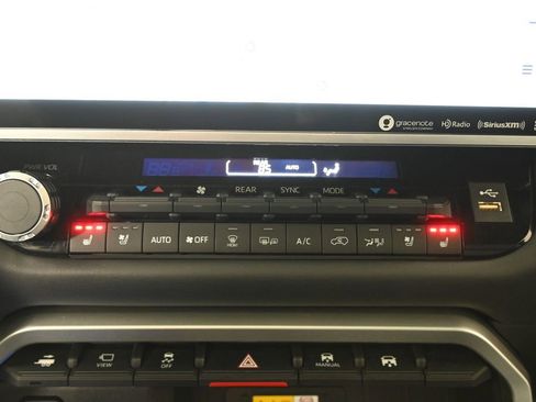 Used 2023 Toyota Sequoia Platinum image 32