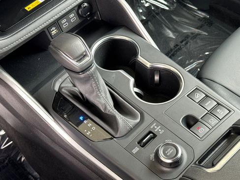 Certified 2025 Toyota Highlander XSE image 21