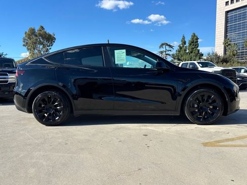 Used 2022 Tesla Model Y Long Range image 4