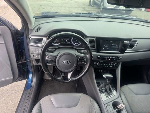 Used 2018 Kia Niro EX image 30