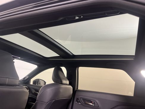 Used 2025 Toyota Crown Signia w/ Advanced Technology Package AWD/4WD image 17