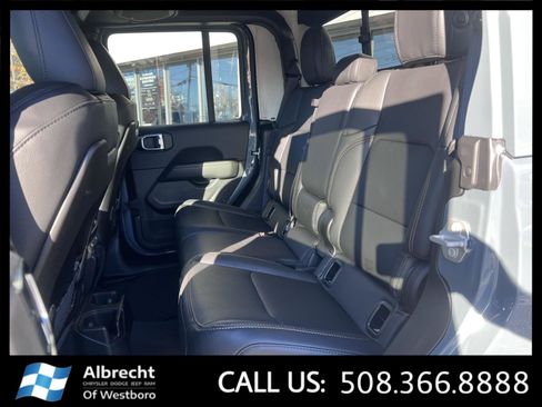 New 2025 Jeep Gladiator Sport image 12