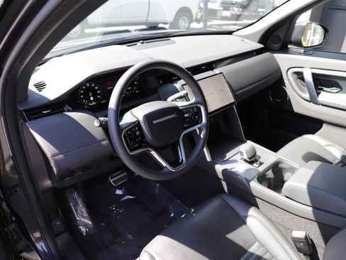 Certified 2025 Land Rover Discovery Sport Dynamic SE AWD/4WD image 18