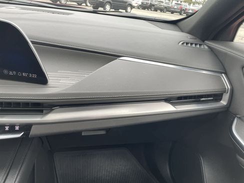 Used 2024 Cadillac XT4 Premium Luxury AWD/4WD image 16