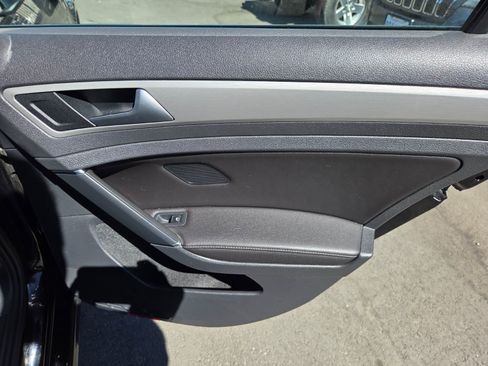 Used 2015 Volkswagen Golf TDI SE FWD image 11