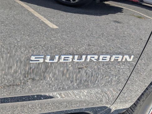 Used 2024 Chevrolet Suburban High Country AWD/4WD image 10