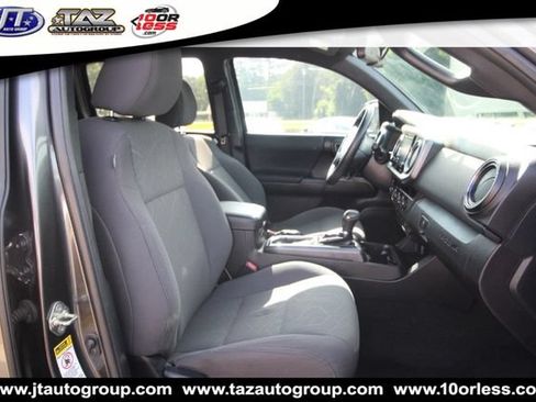 Used 2017 Toyota Tacoma TRD Sport w/ Tow Package RWD image 13
