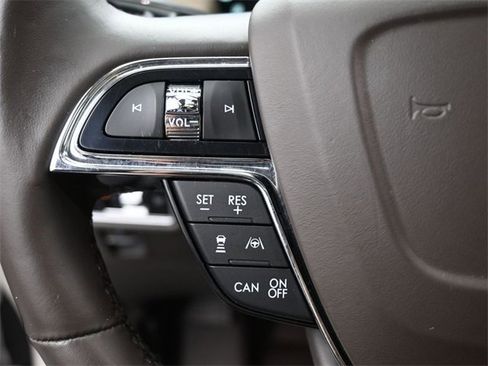 Used 2022 Lincoln Nautilus Reserve w/ Equipment Group 201A image 2