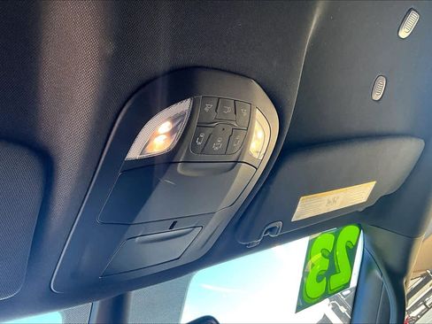 Used 2023 Chrysler Pacifica Touring image 27