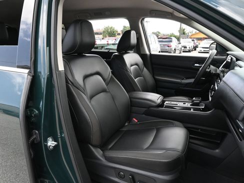 Used 2025 Nissan Pathfinder SL FWD image 22