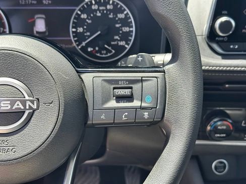 Used 2022 Nissan Rogue SV AWD/4WD image 19