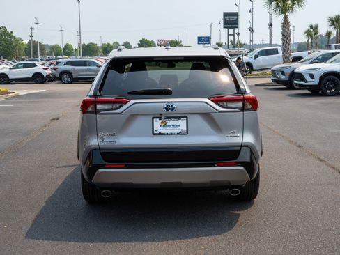 Used 2023 Toyota RAV4 SE w/ Convenience Package image 4