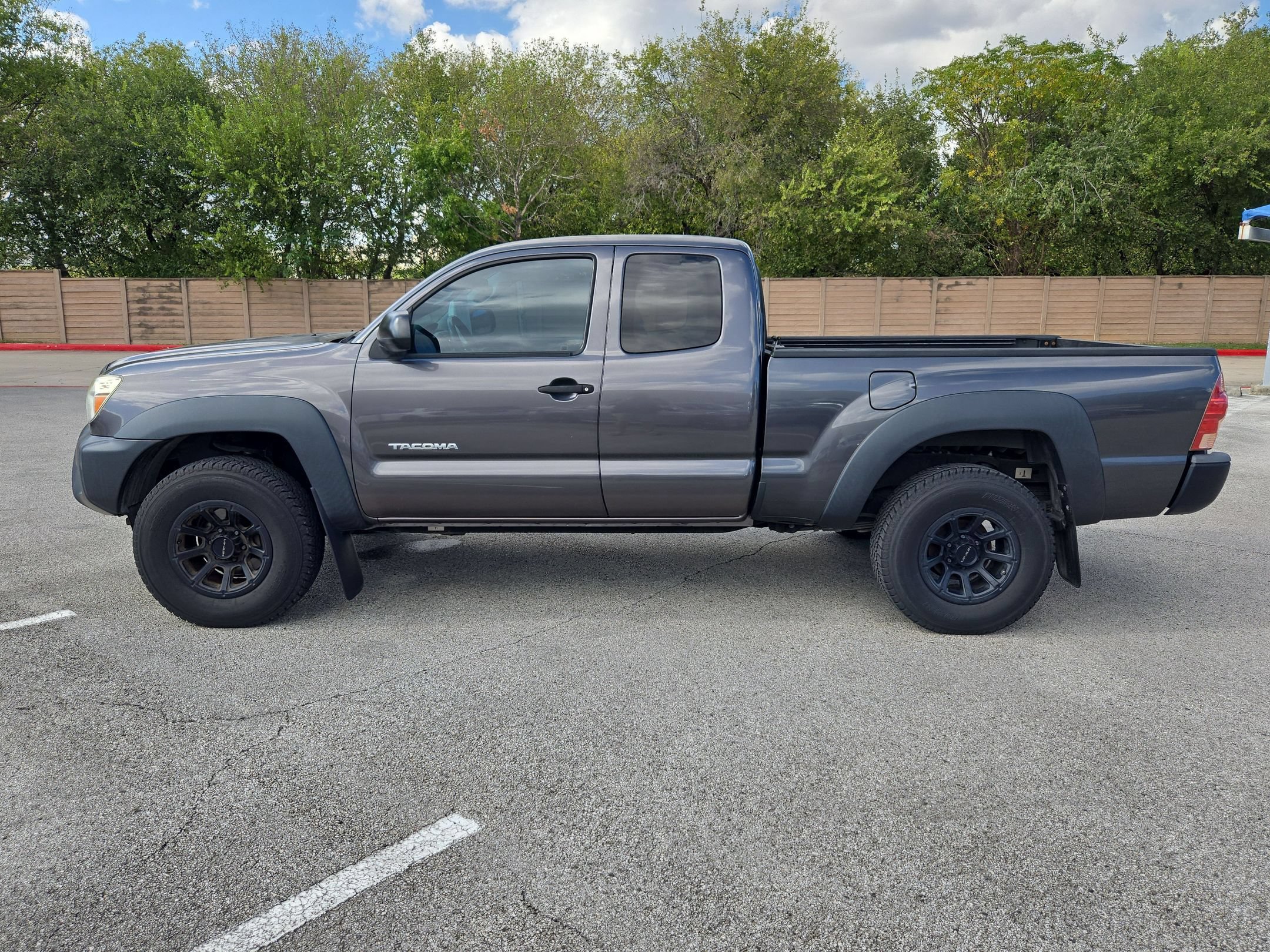 Used 2014 Toyota Tacoma PreRunner w/ Convenience Package RWD image 6