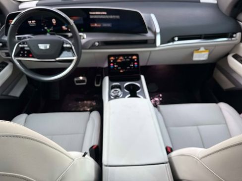 New 2026 Cadillac Vistiq Sport image 18