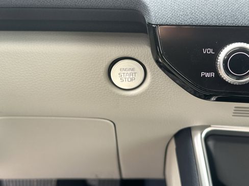 New 2026 Kia Carnival EX FWD image 17