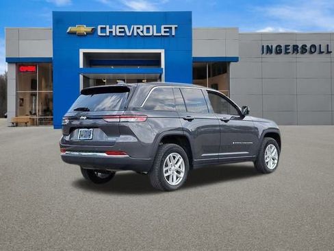 Used 2023 Jeep Grand Cherokee Laredo image 18