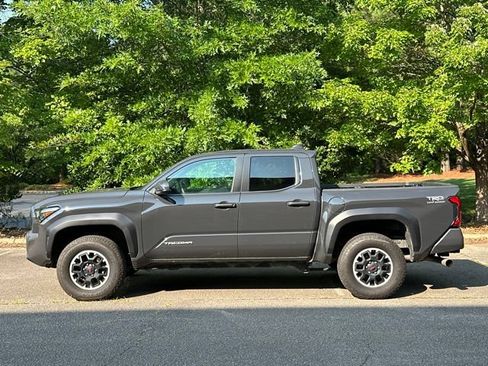 Used 2024 Toyota Tacoma TRD Off-Road AWD/4WD image 2