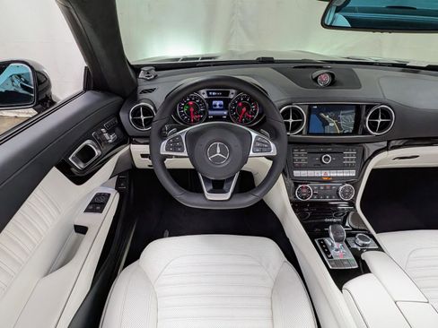 Used 2017 Mercedes-Benz SL 550 image 2