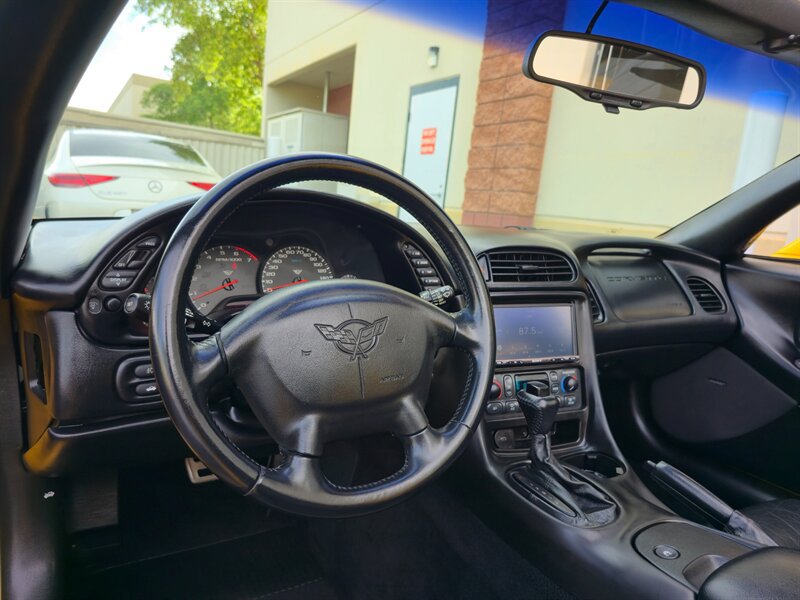 Used 2000 Chevrolet Corvette Convertible w/ Memory Pkg RWD image 19