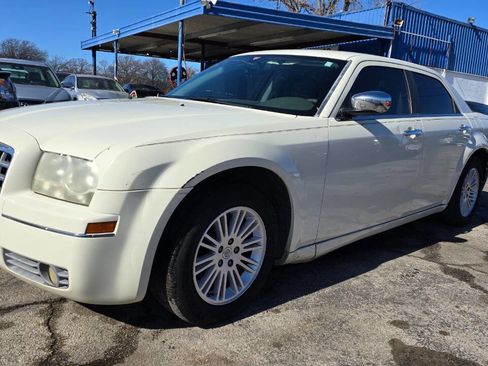 Used 2010 Chrysler 300 Touring image 1