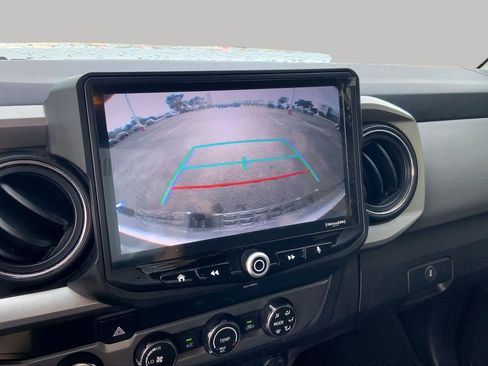 Used 2019 Toyota Tacoma SR5 AWD/4WD image 27