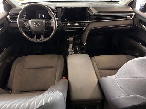 Used 2025 Toyota Camry XLE AWD/4WD image 17