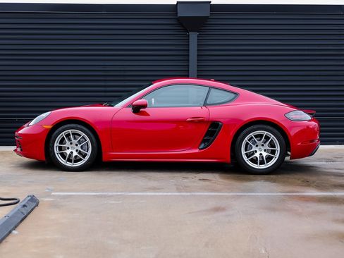 Certified 2022 Porsche 718 Cayman image 2