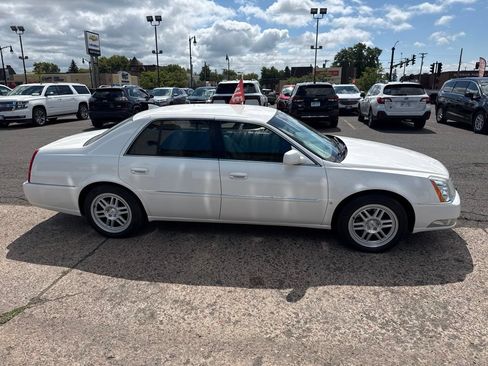 Used 2010 Cadillac DTS FWD image 9