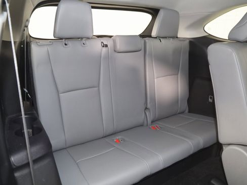 Used 2023 Toyota Highlander XLE image 14