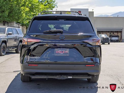 Used 2025 Toyota Sienna XLE Woodland Edition AWD/4WD image 19
