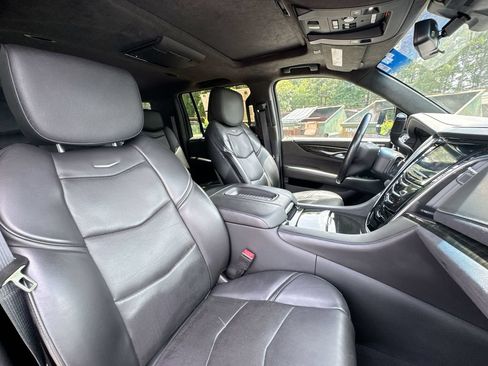 Used 2019 Cadillac Escalade ESV Platinum AWD/4WD image 32