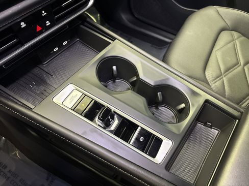 Certified 2025 Volkswagen Atlas SE image 21