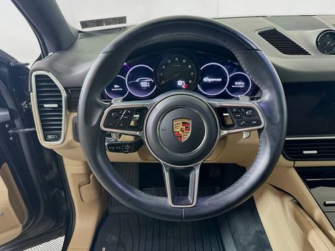 Used 2022 Porsche Cayenne image 11