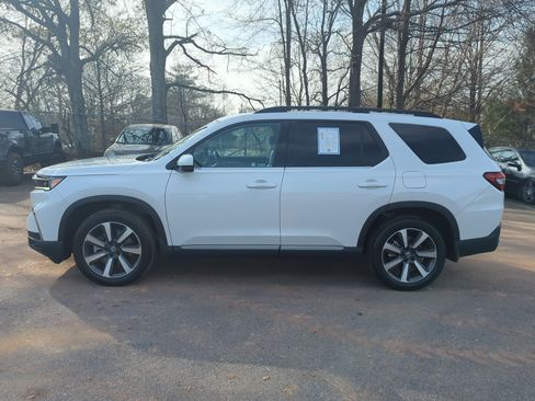 Certified 2023 Honda Pilot Touring image 8