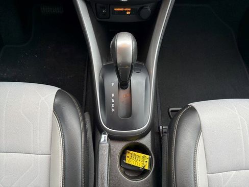 Certified 2022 Chevrolet Trax LT w/ LT Convenience Package image 25