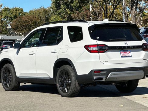 New 2025 Honda Pilot Touring image 6