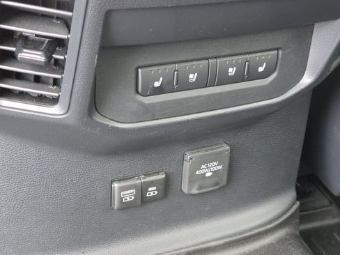 Used 2022 Toyota Tundra Capstone AWD/4WD image 11