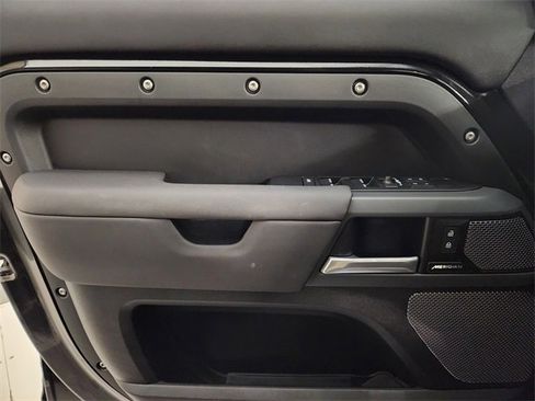 Used 2024 Land Rover Defender 110 X-Dynamic SE image 23